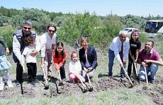 İzmir Vakıflar Bölge Müdürlüğü’nden fidan...
