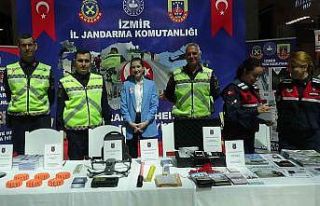 İzmir’de jandarmadan ’Trafik Haftası’ etkinliği