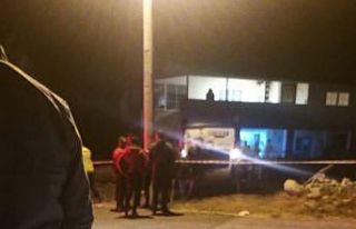 İzmir’de yoldan çıkarak kayaya çarpan sürücü...
