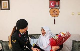 Jandarma, ‘Anneler Günü’nde şehit annelerini...