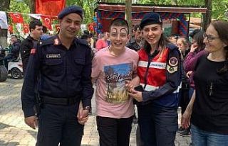 Jandarma ekipleri özel öğrencilerle birlikte eğlendi