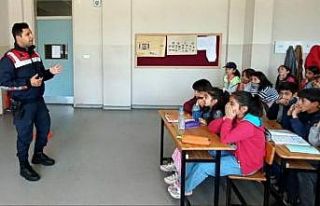 Jandarma ekiplerinden öğrencilere trafik eğitimi