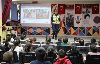 Jandarma, öğrencilere trafik güvenliği eğitimi...