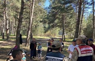 Jandarmadan piknikçilere çöp uyarısı