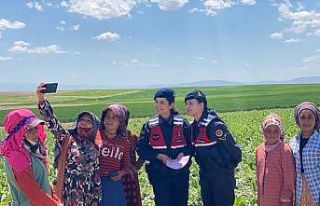 Kadın komutanlar kadın işçilerin gününü kutladı