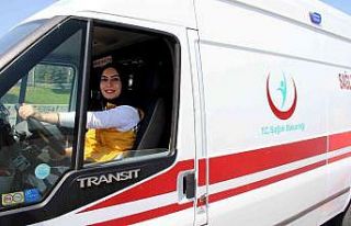 Kadın sağlık çalışanlarına ‘ambulans sürüş...