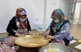 Kadınlar üreterek ekonomiye katkı sağlıyor