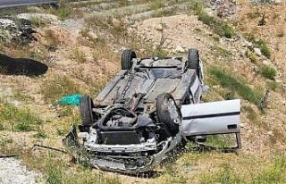 Kahta’da otomobil şarampole devrildi: 1 yaralı