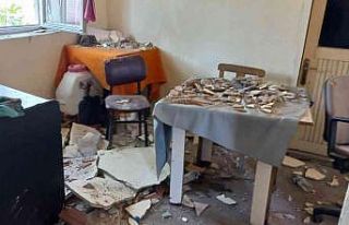 Kahvehanede çay içerlerken tavan çöktü: 1’i...