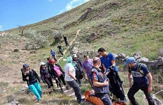 Kapadokya’yı gezerken sakatlanan turisti AFAD ekipleri...