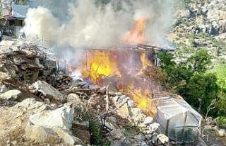 Karaman’da çıkan yangında 4 kişilik ailenin...