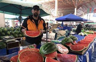 Karpuz pazar tezgâhlarında yerini almaya başladı