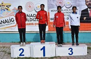 Kars’lı atletler Van’da madalyaları topladı