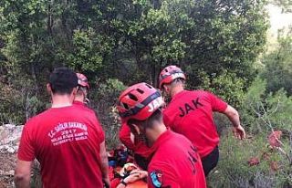 Kayalık alana düşen Rus turisti JAK timi kurtardı