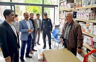Kaymakam Sevgili ile Başkan Doğru esnafla bayramlaştı