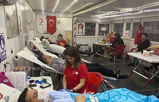 Kaymakam Tunç’tan Kızılay’a kan bağışı