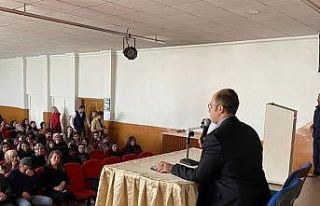 Kaymakam Türkmen ‘Kariyer Günleri’nde öğrencilerle...