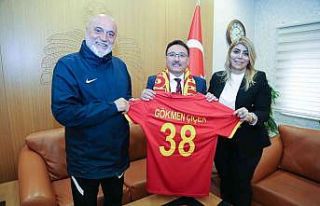 Kayseri Valisi’ne Kayserispor forması