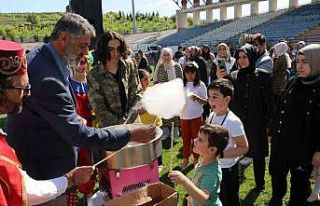 KBÜ’lü anne öğrenciler çocuklarıyla doyasıya...