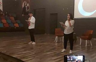 Kendi yazdıkları oyunu sahnelediler