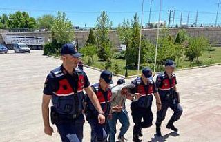 Kendilerini jandarma olarak tanıtıp dolandırıcılık...