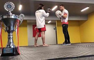 Kendisinden 3 yaş büyük 20 rakibini geçerek kick...