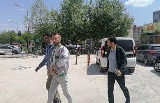 Kendisine tepki gösteren 2 kişiyi tabancayla yaralayan...