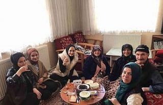 Kepsut’ta öğrenciler yaşlı bireyleri ziyaret...