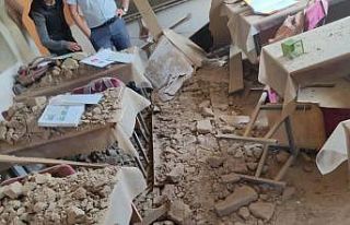 Kırgızistan’da bir okulun tavanı düştü: 1...