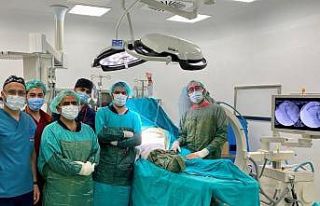 Kırılan leğen kemiğini 20 halkalık zincirle birleştirdiler