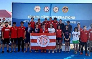 Kırmızı beyazlı kulaçlar Portekiz biletini aldı