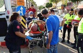 Kırmızı ışık ihlali yapan otomobil, motosiklete...