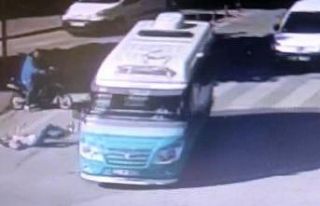 Kırmızı ışıkta durmayan minibüsün yayaya çarpması...