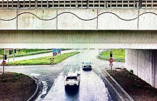 Kırmızı ışıkta geçen sürücüler drondan kaçamadı