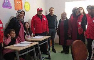 Kızılay gönüllüleri engellileri unutmadı