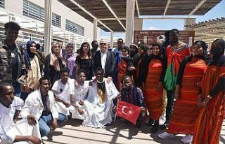 KMÜ’de 22 ülkeden yüzlerle öğrenci kültürlerini...