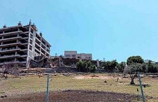 Kolonlar patladı, inşaat çöktü: 1’i ağır...