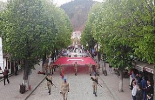 Komandolardan 19 Mayıs’a özel nefes kesen gösteri