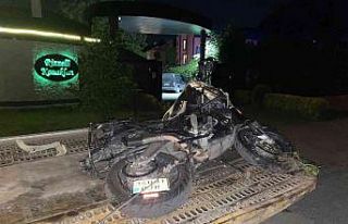 Kontrolden çıkan motosiklet 21 yaşındaki gence...