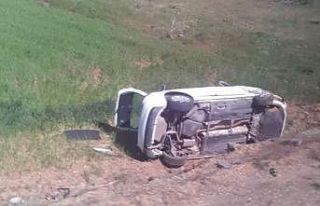 Kontrolden çıkan otomobil şarampole uçtu: 2 yaralı