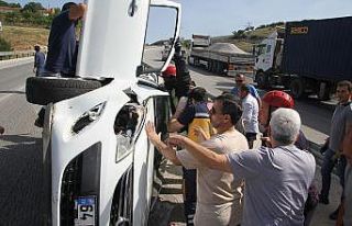 Kontrolden çıkan otomobil yan döndü; 1 yaralı