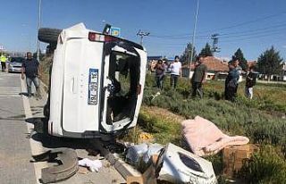 Konya’da hafif ticari araç takla attı: 1 yaralı