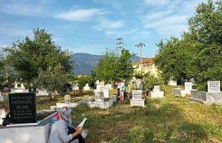 Köyceğiz’de arife gününde mezarlıklar unutulmadı