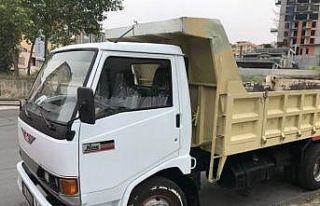 Küçükçekmece’de kamyonet hırsızlığı kamerada