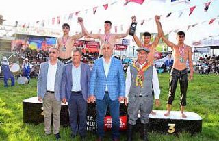 Kumluca Güreşlerinde başpehlivan Yusuf Can Zeybek...