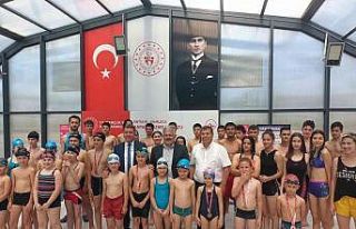 Kumluca’da yüzme şenliği düzenlendi