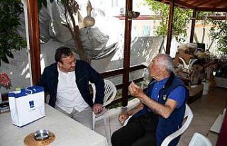 Kuşadası Belediyesi’nden 80’inci yaş sürprizi