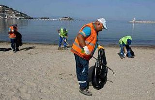 Kuşadası’nda kıyı temizliği