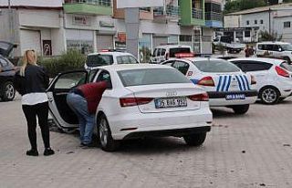 Kuşadası’nda otomobile giren böcek kazaya neden...