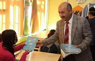 Kütahya’da öğrencilere yardımcı kaynak paketi...